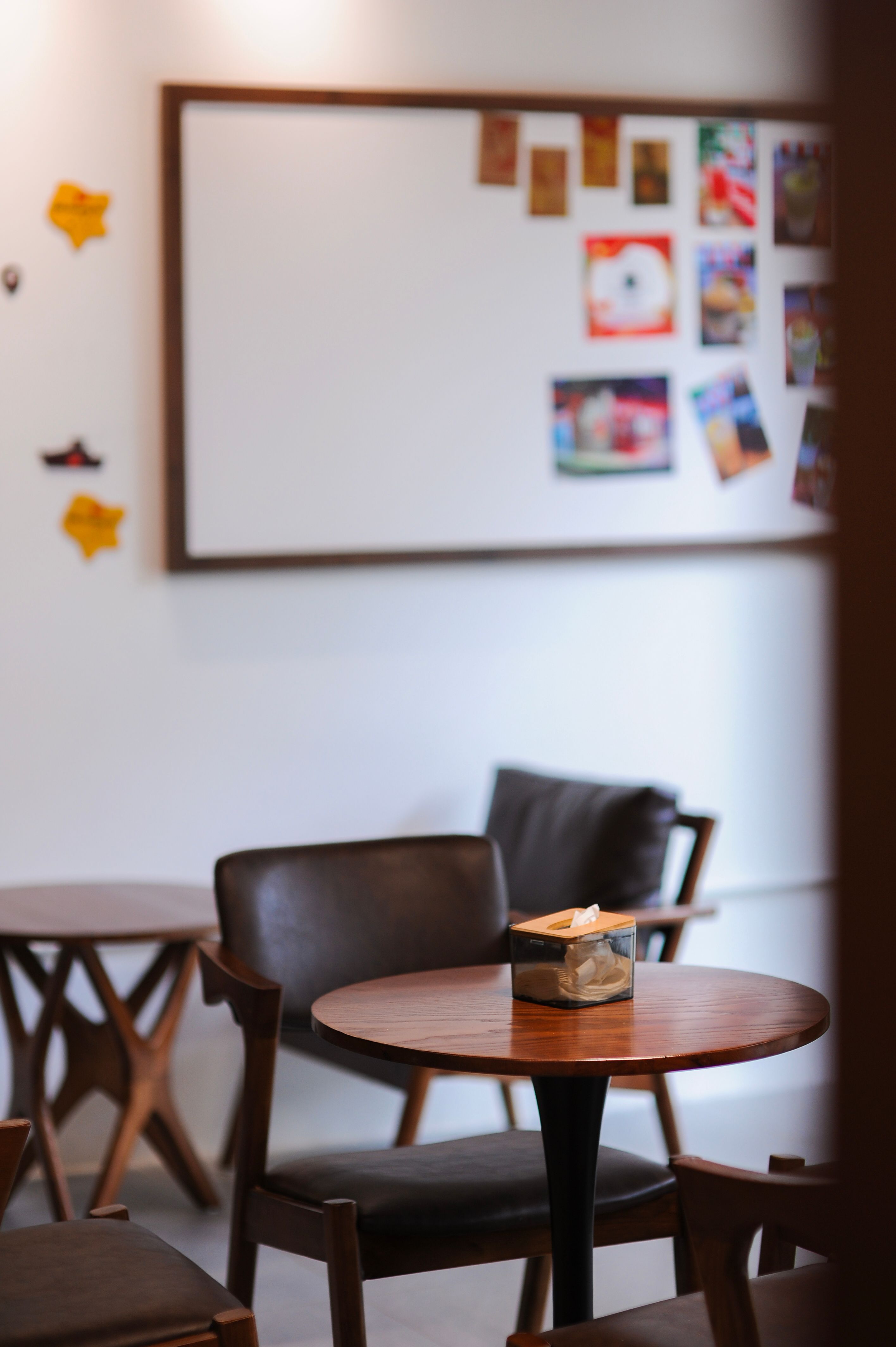 Cozy cafe atmosphere at MAC & CHESS